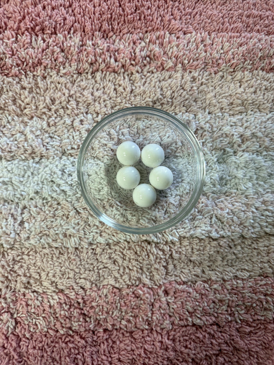 20mm Solid White Bubblegum Beads (5 Beads In A Pack)